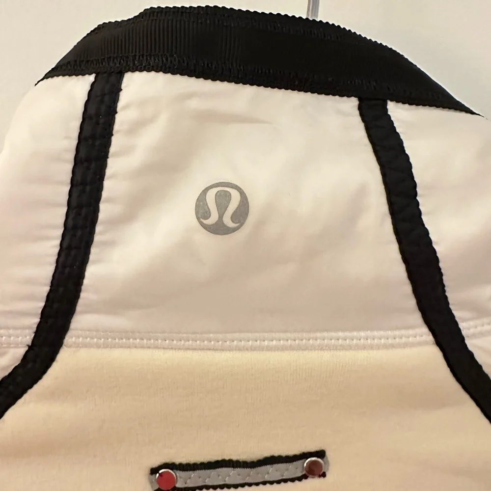 LULULEMON 8 Run Bundle Up Woman white with black edging activewear Jacket - Picture 12 of 16